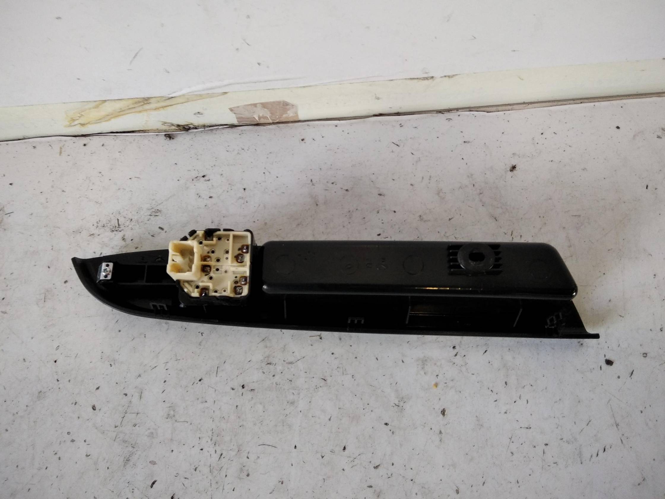 Interruttore alzacristalli porta ant. sx.